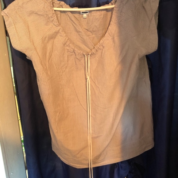 XL Kismet blouse , cute pinstripe grey and white top, gathered neck. - Picture 6 of 7